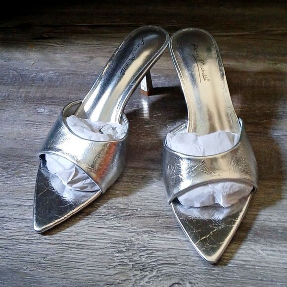 Anne Michelle silver slip on pointed toe dress sandals  Sz 9  NWOT - Picture 1 of 8